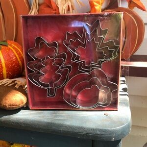 Wilton Fall Cookie Cutters Leaves Acorn Maple Leaf Oak Leaf 9 Piece Set